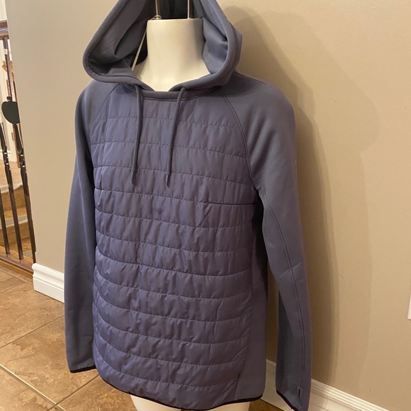 UnderArmour Pull Over - Picture 2 of 2